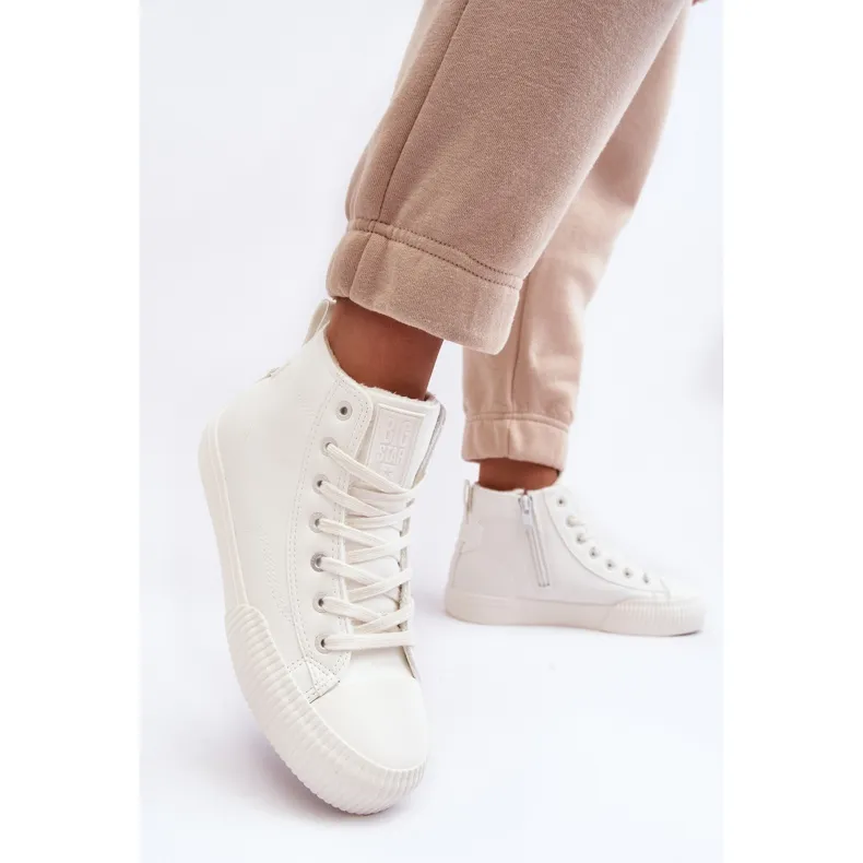 Baskets isolées pour femmes avec fermeture éclair blanc Big Star MM274017 blanche