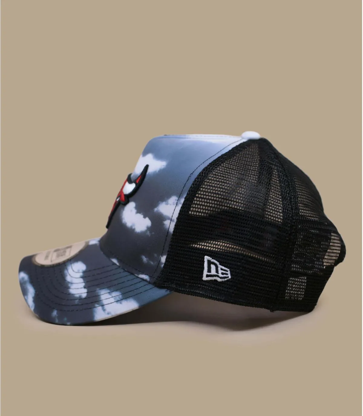 Casquette trucker bulls nuages - Trucker Cloud AOP Bulls grey New Era : Headict