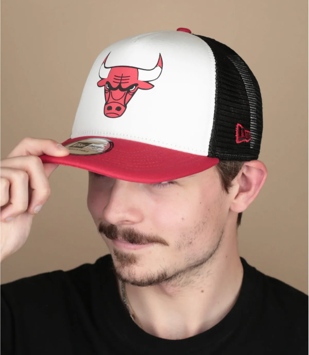 Casquette trucker bulls rouge blanche noire - Trucker Team Color Block Bulls New Era : Headict