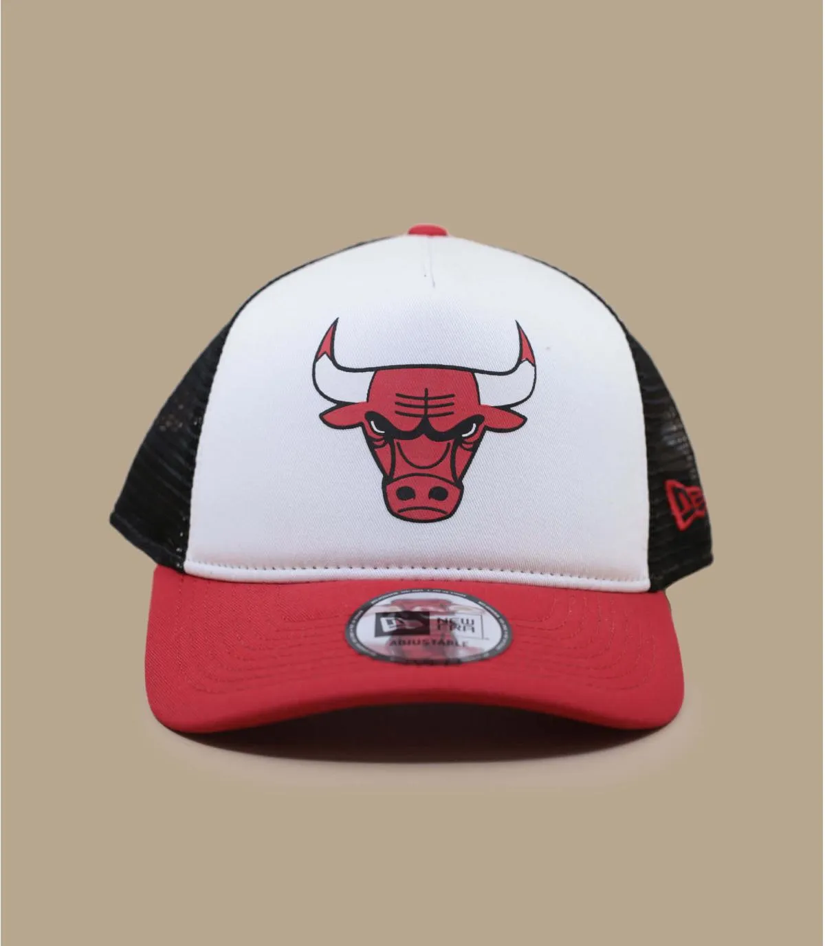 Casquette trucker bulls rouge blanche noire - Trucker Team Color Block Bulls New Era : Headict