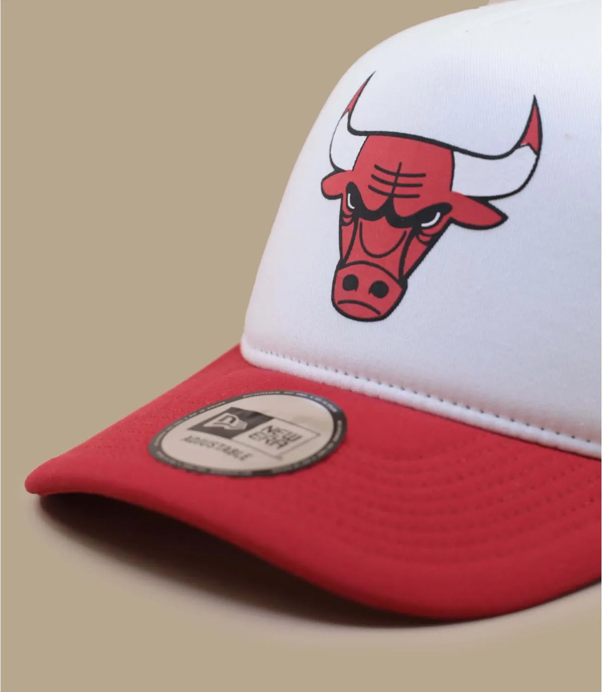 Casquette trucker bulls rouge blanche noire - Trucker Team Color Block Bulls New Era : Headict