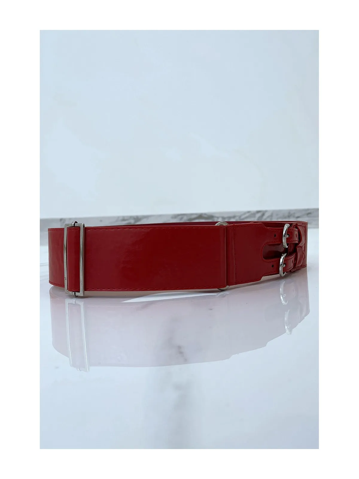 Ceinture rouge en simili à double boucle métallique