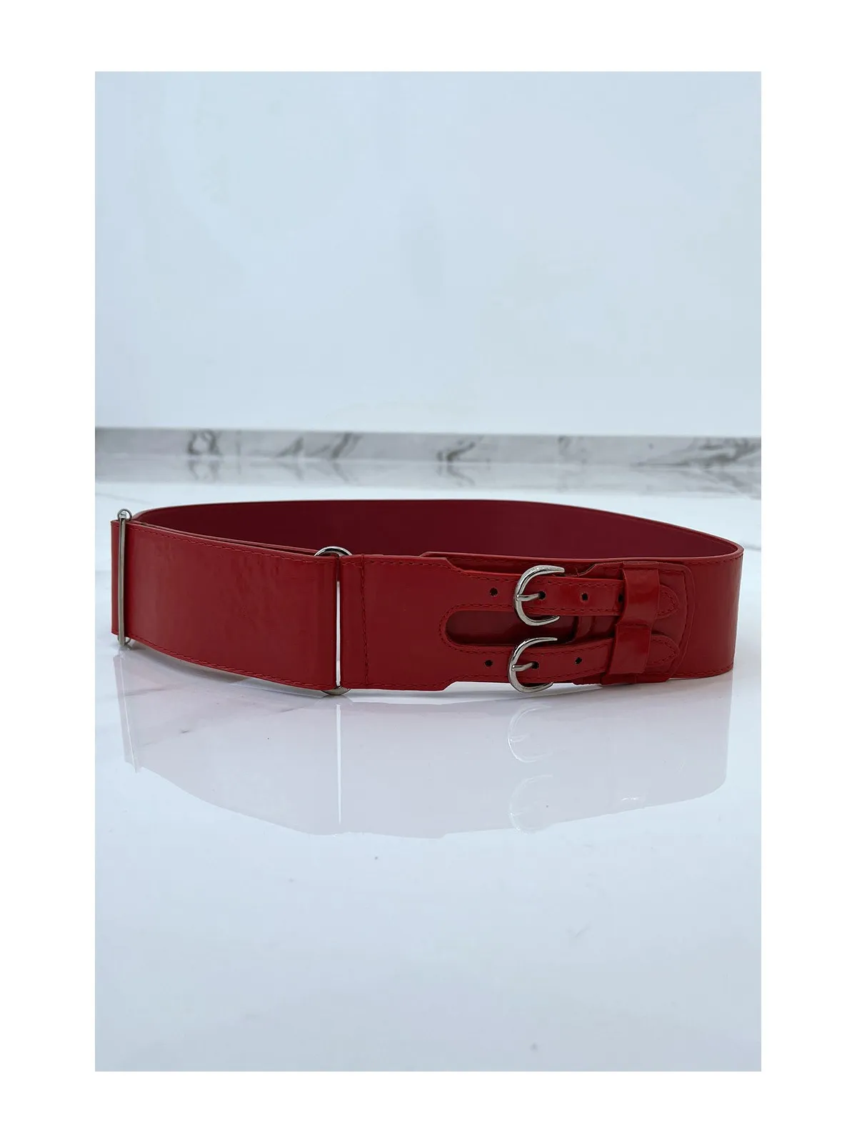 Ceinture rouge en simili à double boucle métallique