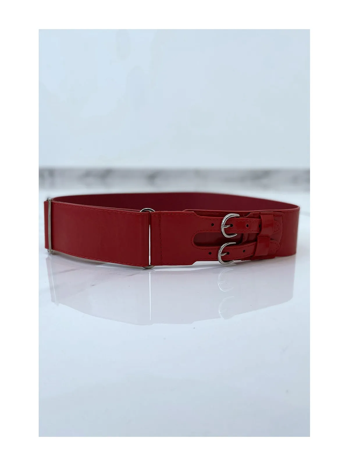 Ceinture rouge en simili à double boucle métallique