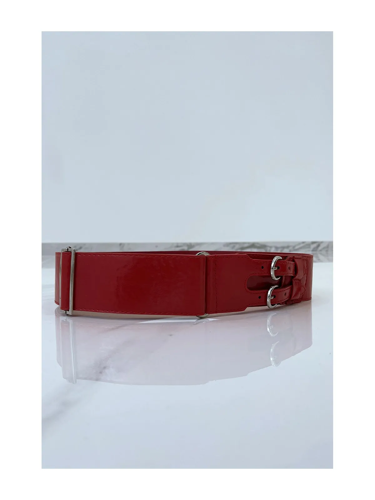 Ceinture rouge en simili à double boucle métallique