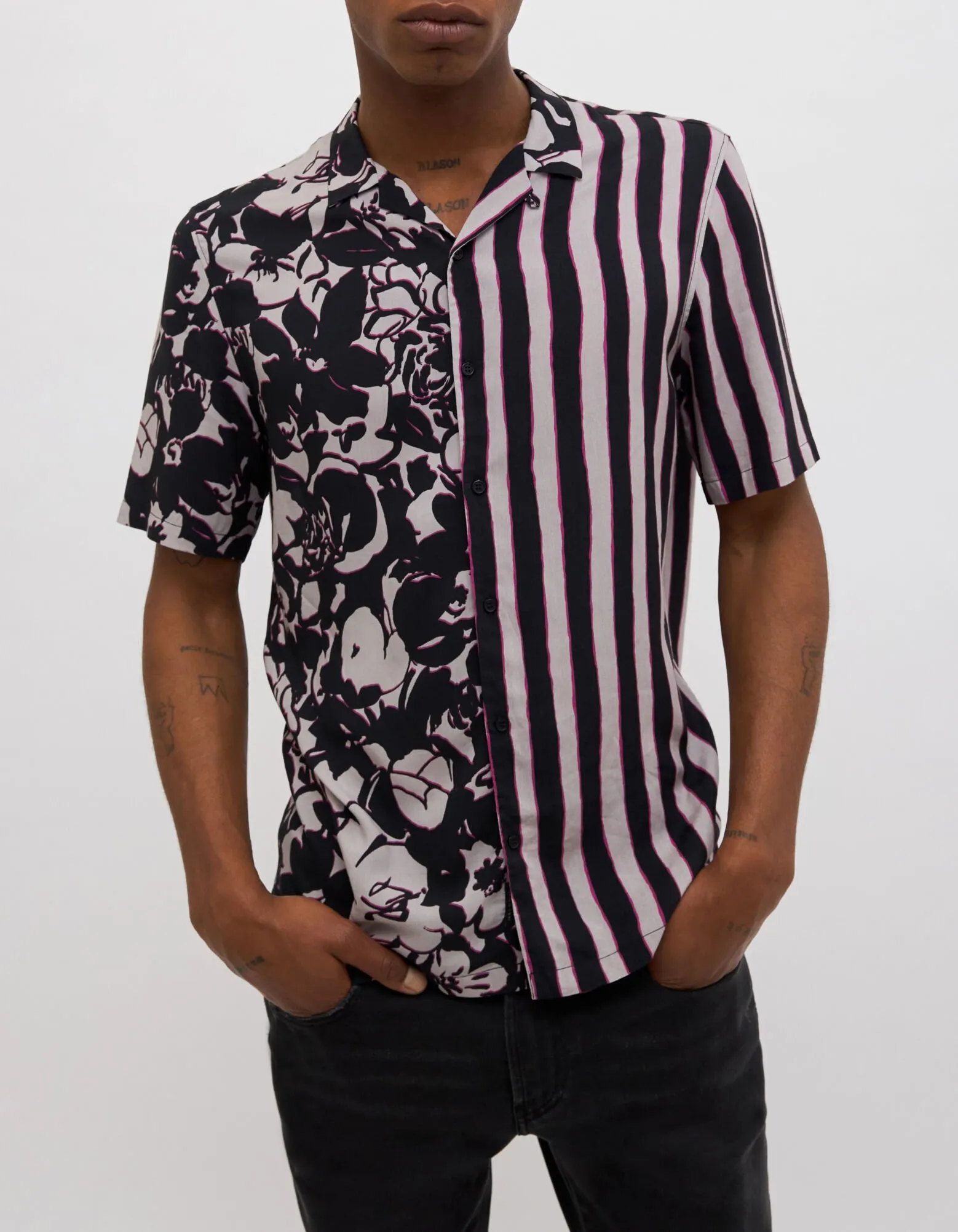 Chemise REGULAR noire à fleurs et rayures Homme