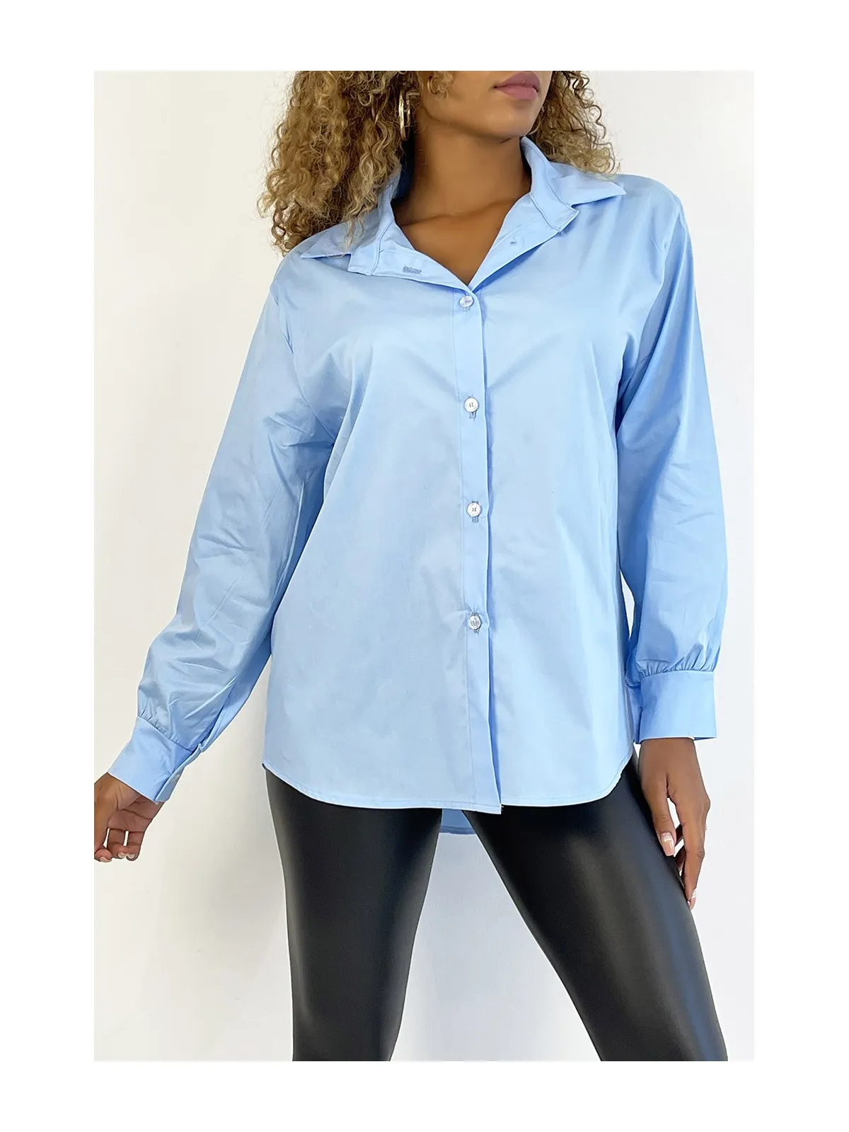 Chemise turquoise en coton très tendance et agréable à porter