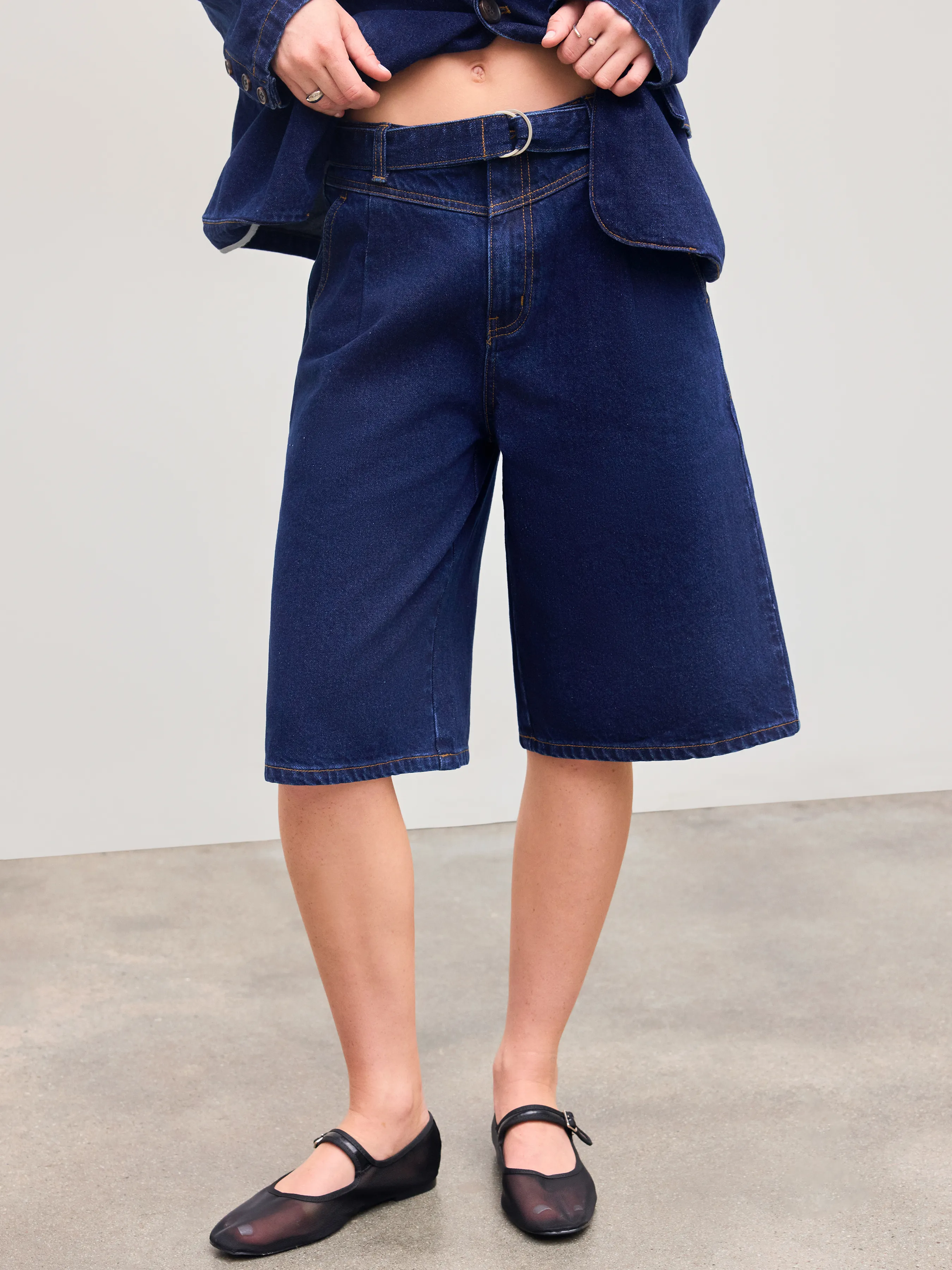 Jorts baggy en denim taille mi-haute unie avec ceinture