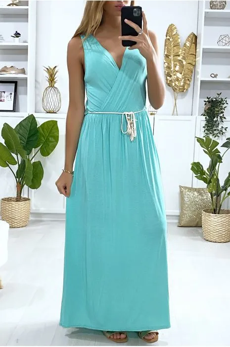 Longue robe croisé en turquoise avec ceinture en cordon