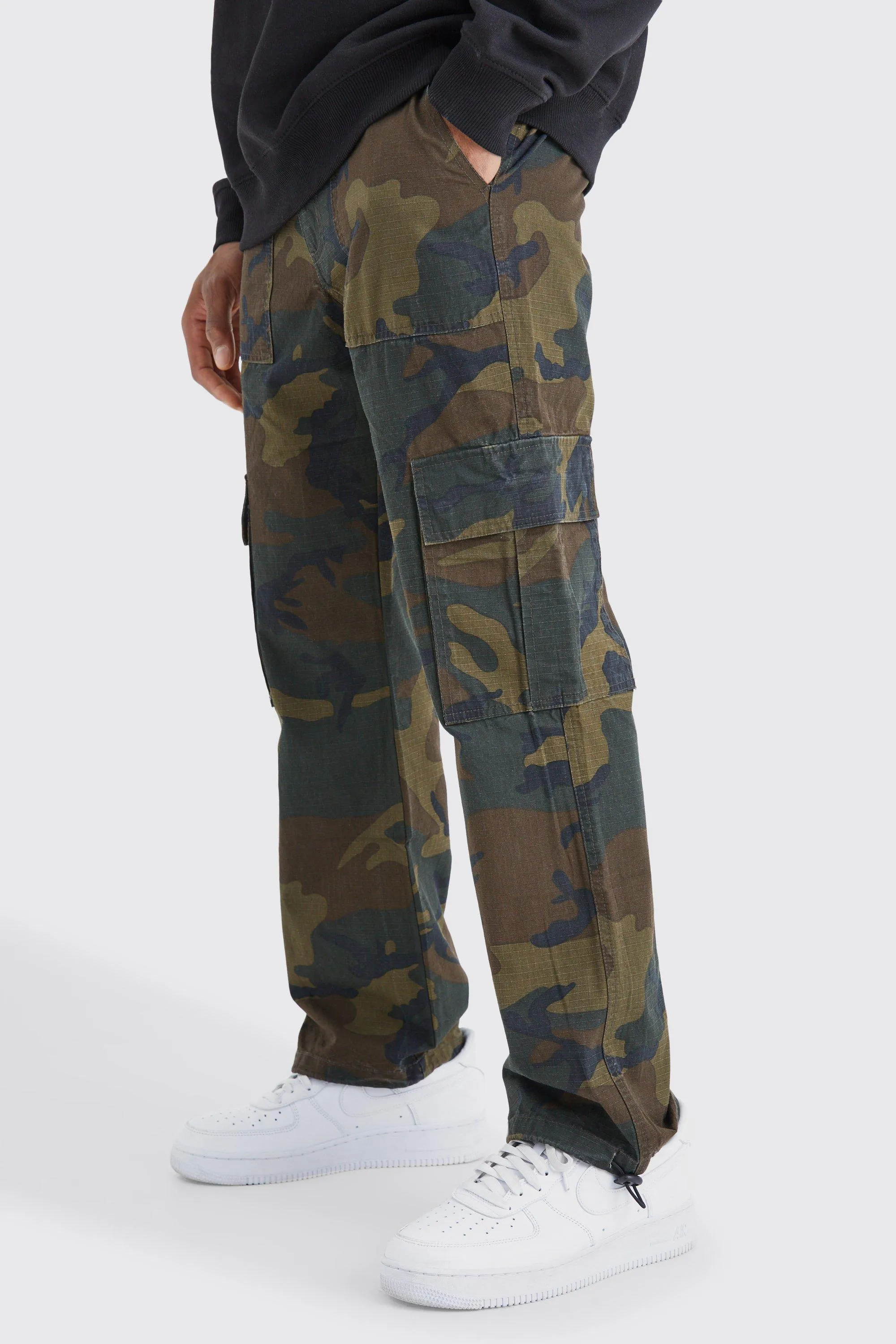 Pantalon droit à imprimé camouflage