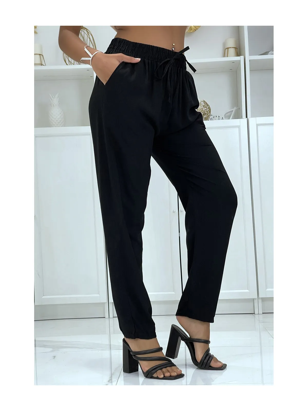 Pantalon fluide noir coupe carotte B-40