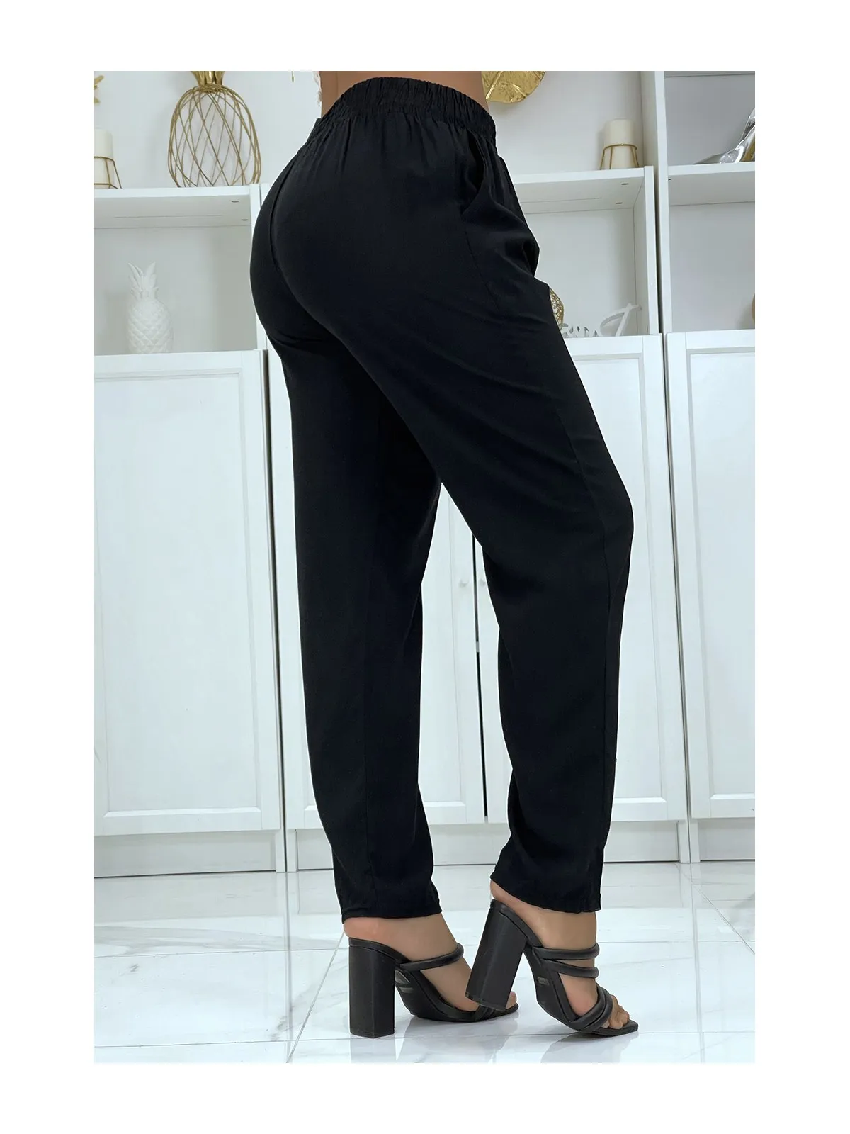 Pantalon fluide noir coupe carotte B-40