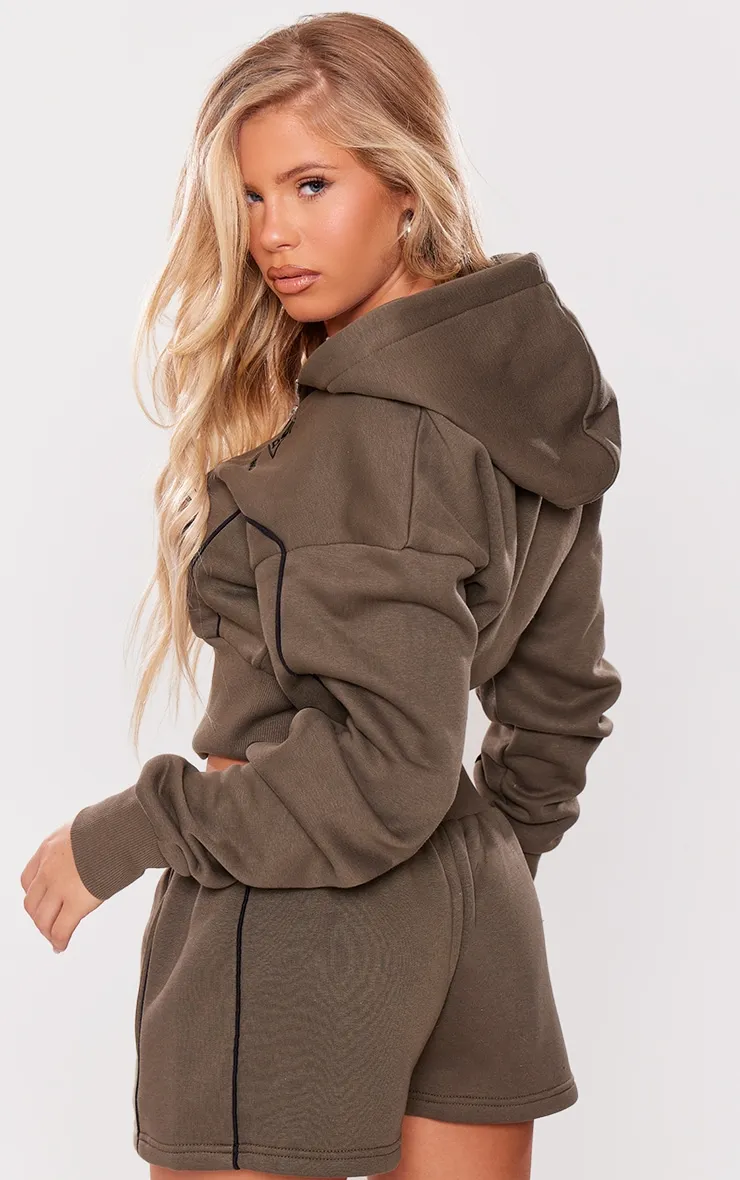 PRETTYLITTLETHING Hoodie court kaki zippé à coutures contrastantes