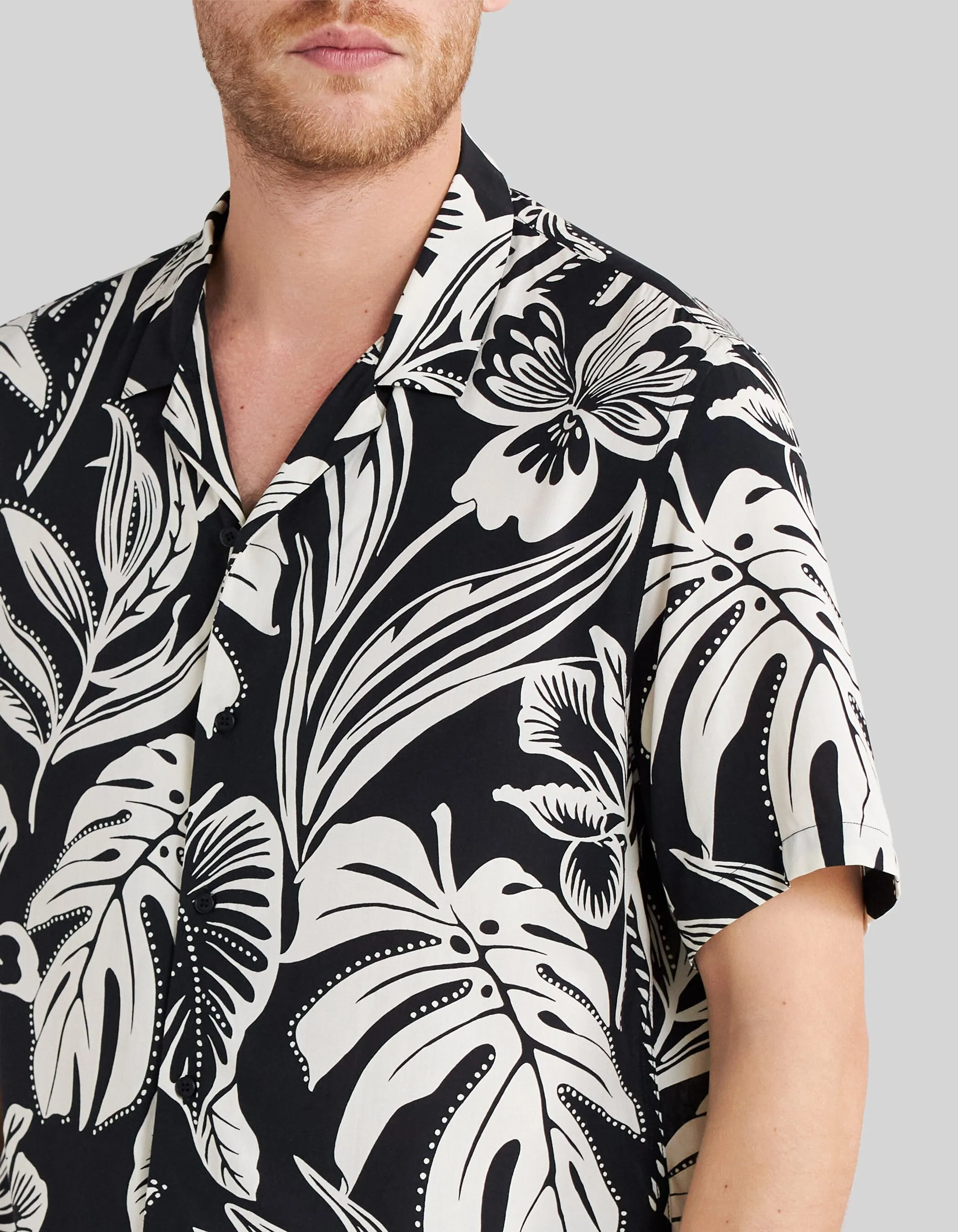 Pure Edition- Chemise REGULAR noire LENZING™ ECOVERO™ fleurs tropicales Homme