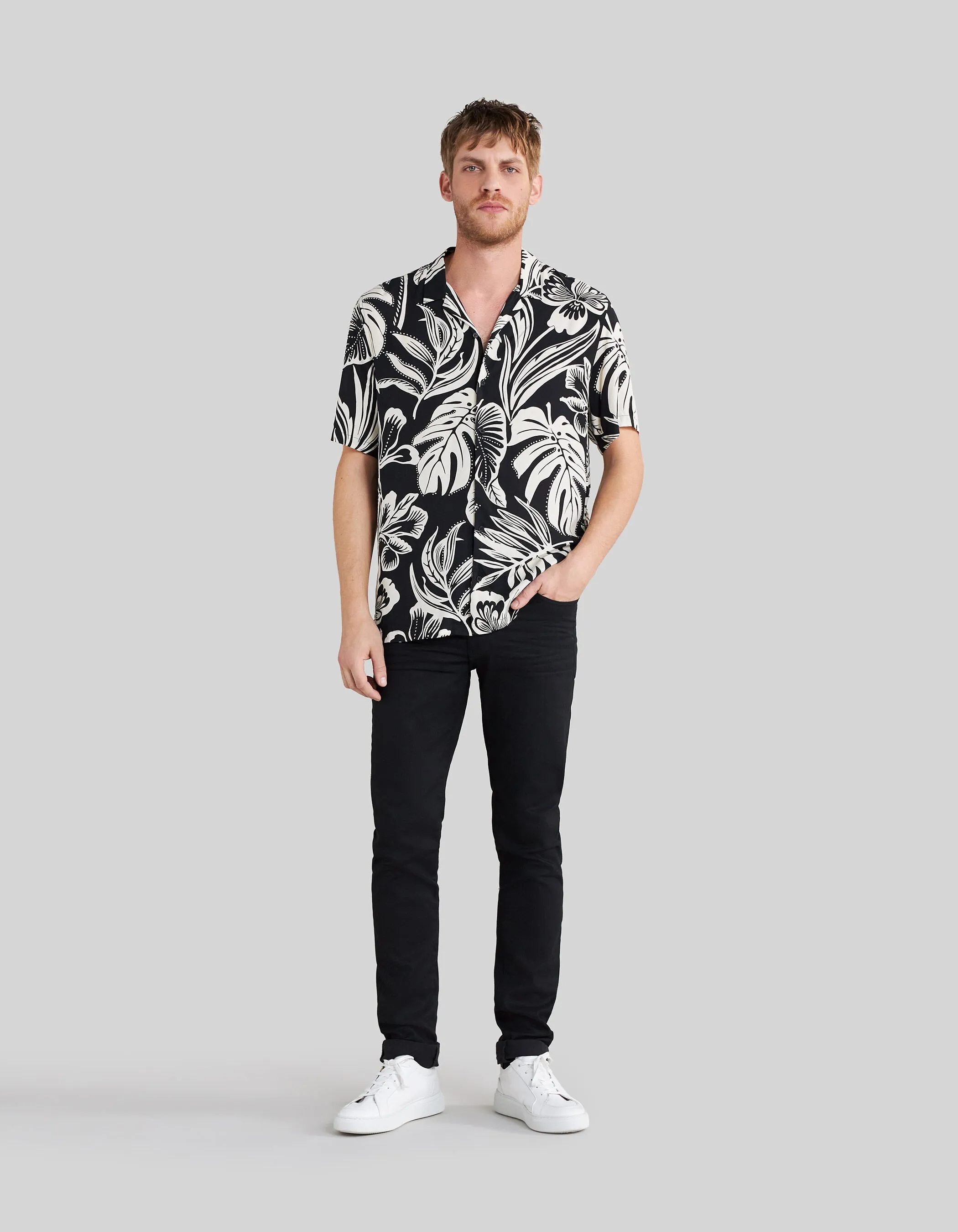 Pure Edition- Chemise REGULAR noire LENZING™ ECOVERO™ fleurs tropicales Homme