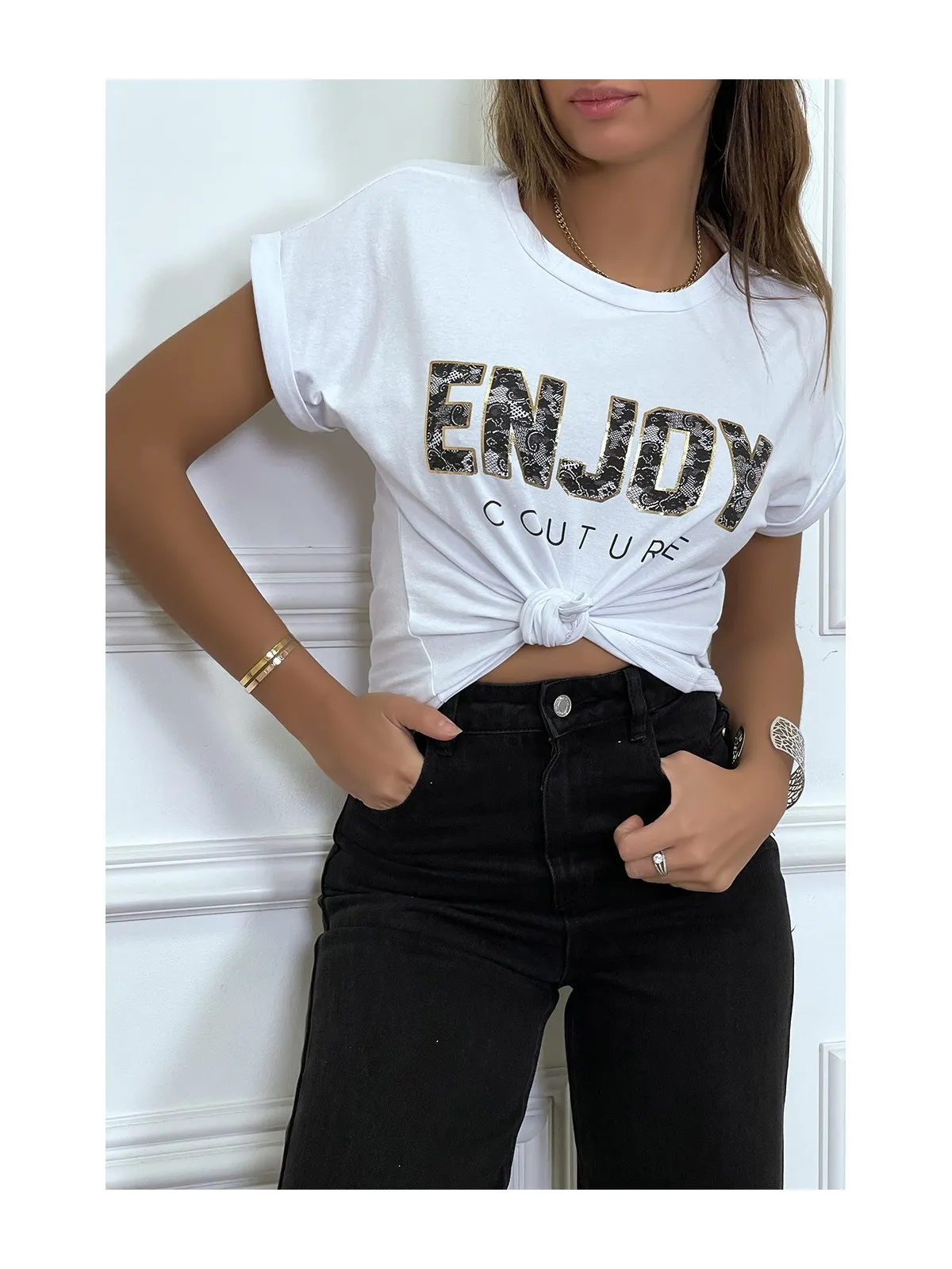 T-shirt blanc ENJOY avec manches revers et coupe loose. T-shirt femme fashion